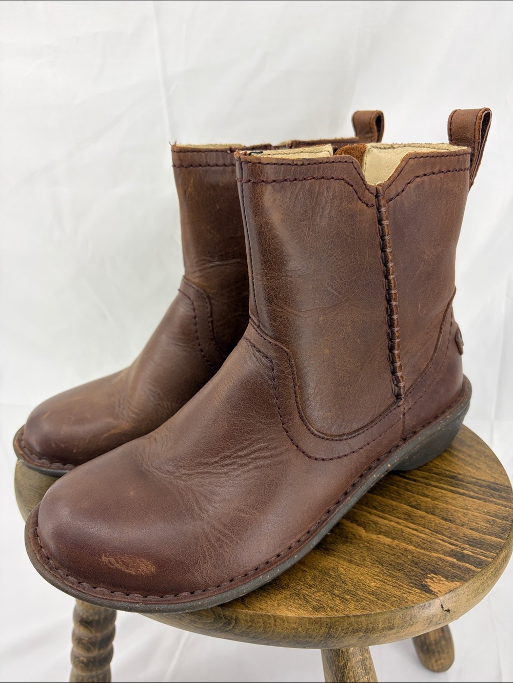 UGG Womens Neevah Brown Leather Shearling Lined Side Zip Ankle Boots, sz 6